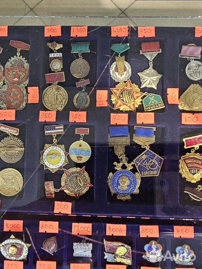 Знаки. Значки. Времен СССР. Много