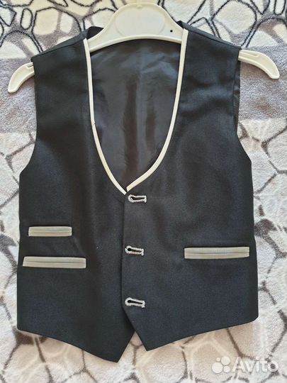 Костюм тройка классический на мальчика