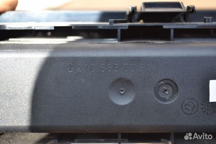 Бардачок центральной консоли Mercedes W210