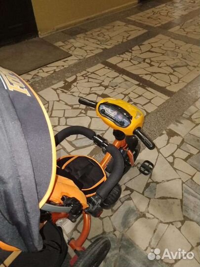 Детский трехколесный велосипед с ручкой