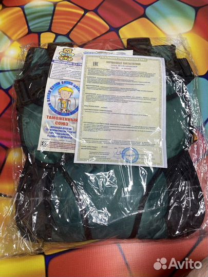 Бескаркасное автокресло зеленое