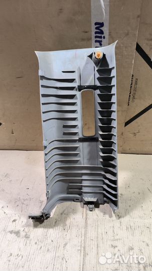 Обшивка салона правая вержняя Honda Stepwgn RF3