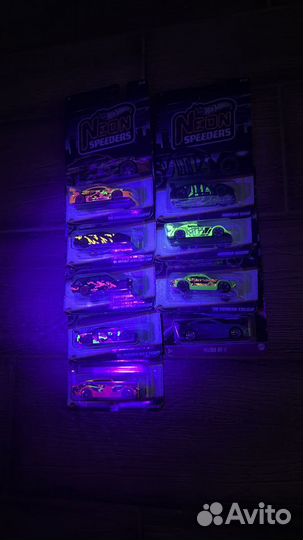 Машинки Hot Wheels Neon Speeders