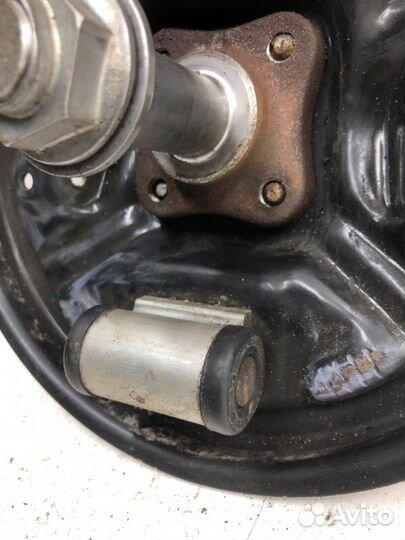 Щит опорный задний правый Renault Logan 2 седан 1