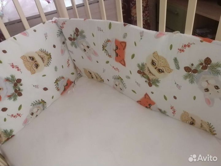 Детская кроватка с маятником