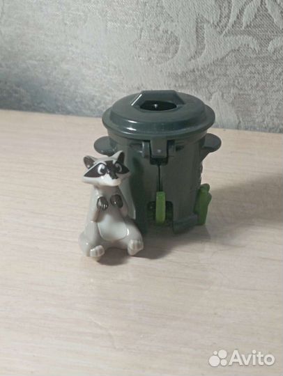 Коллекционная игрушка из кендера.Енот в мусоре