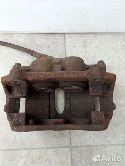 Суппорт тормозной передний левый Renault Espace 3