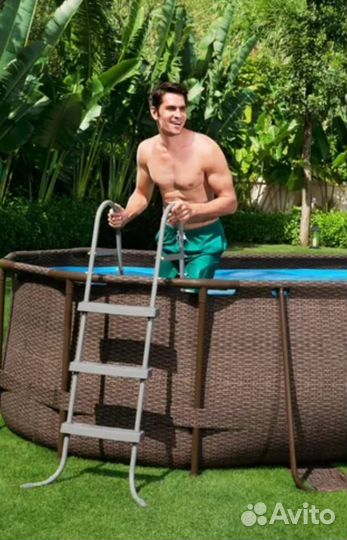 Лестница к бассейну 3 ст-ки в др города не продаю