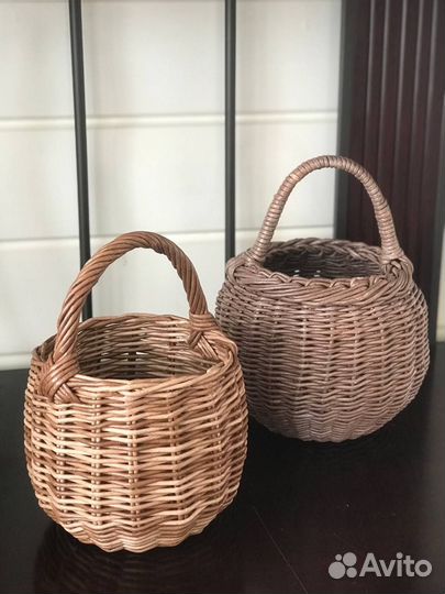 Корзина плетеная из бумажной лозы