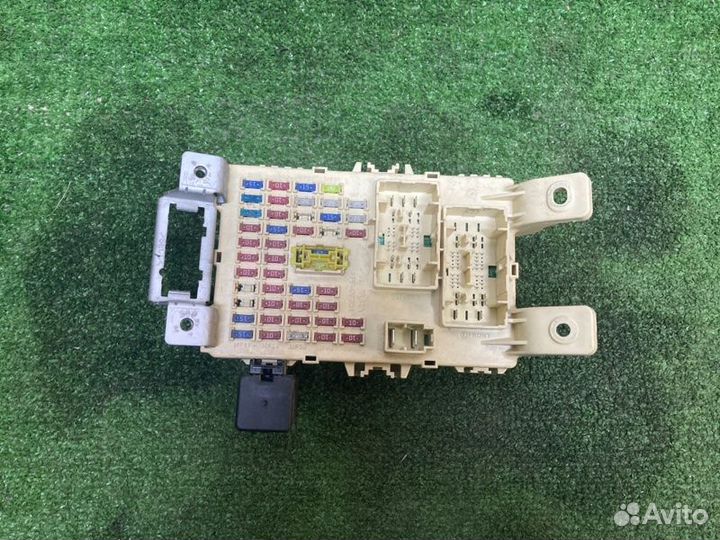 Блок предохранителей салонный Hyundai Solaris 1