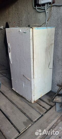 Подам холодильник