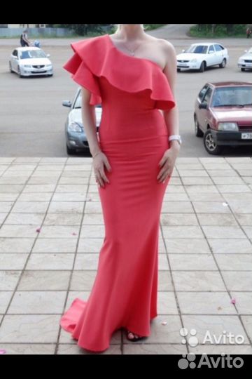 Шикарное вечернее платье