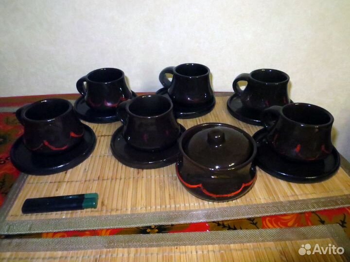 Керамический сервиз. Сахарница и чашечки