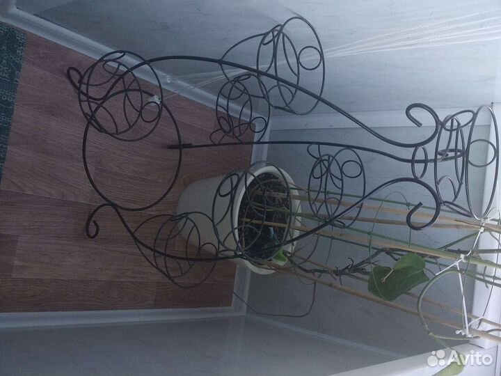 Подставка для цветов напольная металлическая