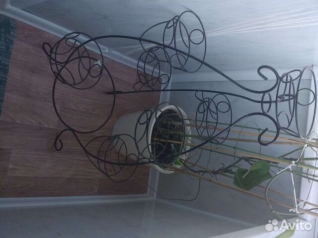 Подставка для цветов напольная металлическая