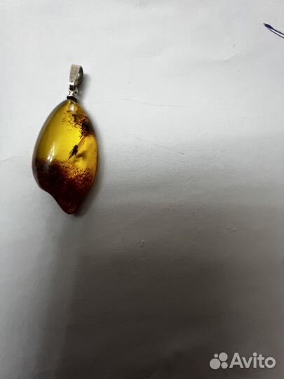 Клоун из янтаря с камариком