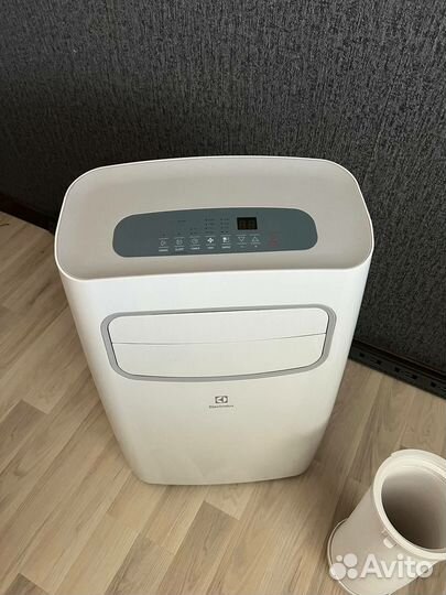 Напольный кондиционер в идеальном состоянии