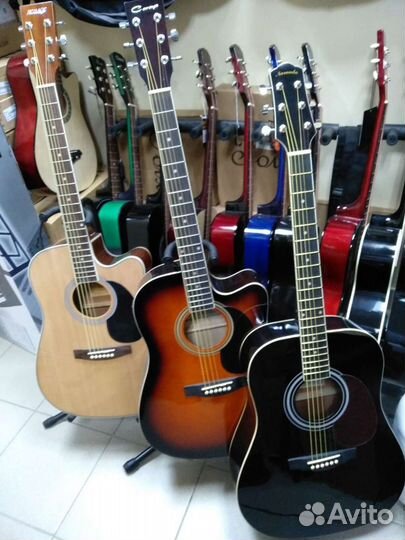 Гитары новые, чехлы, струны, медиатор