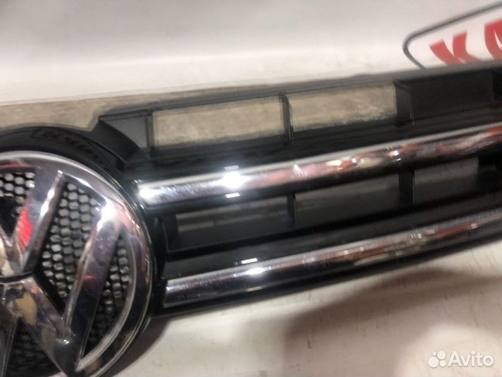 Решетка радиатора Volkswagen Touareg 2