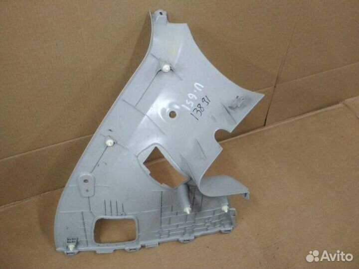 Обшивка стойки задней правой Toyota Sienna III