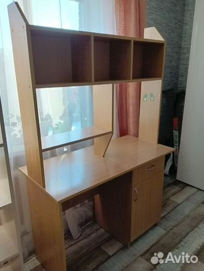 Письменный стол