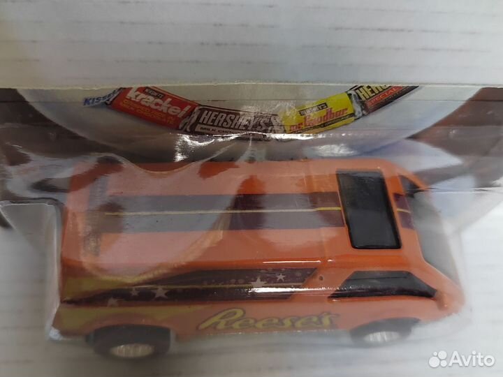 2011 Hot Wheels Hershey's Dream Van XGW