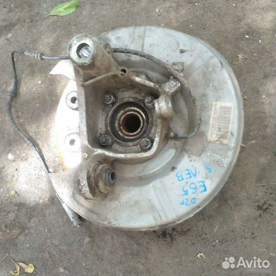 Кулак поворотный задний Bmw 735 E65 2001