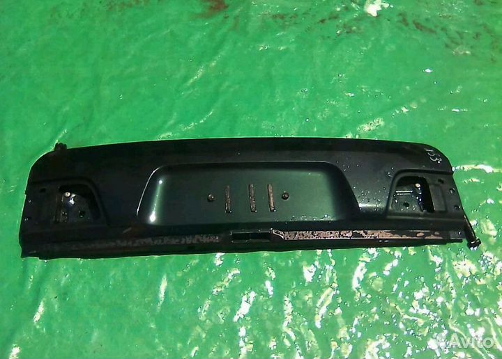 Нижняя (крышка) дверь багажника.Бмв х5 е53