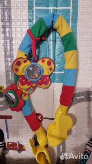 Дуга с игрушками на коляску на кроватку