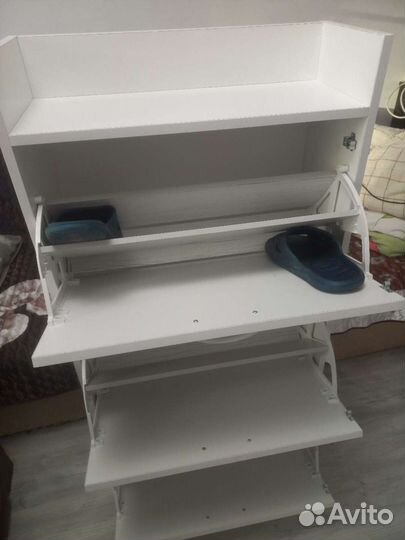 Обувница белая