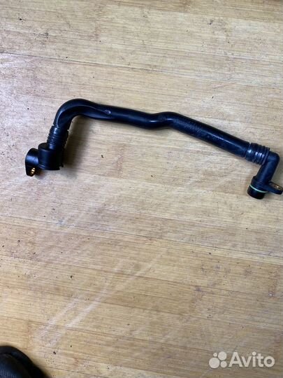 Трубка вентиляции Mercedes 6,3 AMG M177 A177010540