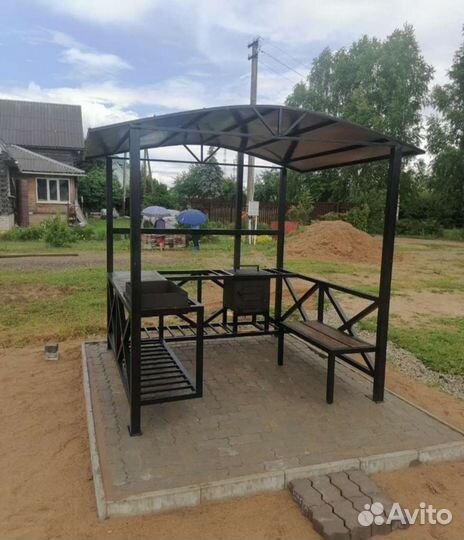 Мангал с крышей