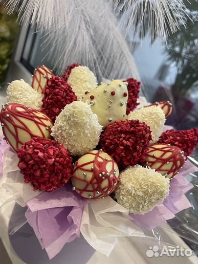 Съедобный букет из клубники