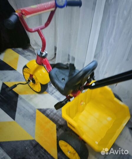 Детский трехколесный велосипед