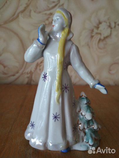 Старинные фарфоровые статуэтки