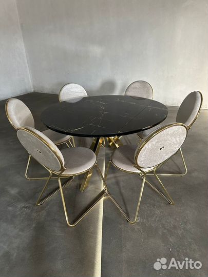 Стол и стулья