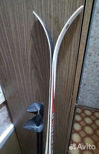 Лыжи, палки, лыжные ботинки