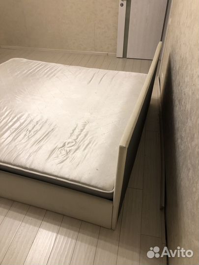 Кровать с матрасом