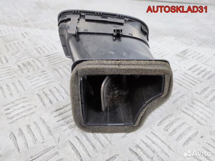 Дефлектор воздушный левый VW Golf 6 5K0819703K