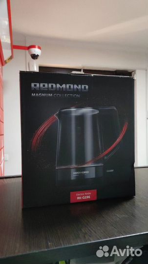 Электрочайник Redmond RK-G196 черный