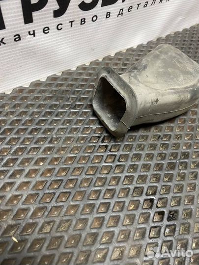 Пыльник ограничителя двери Volvo FH5 82469210