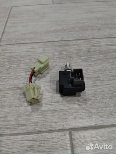 Контактный выключатель стоп сигналов