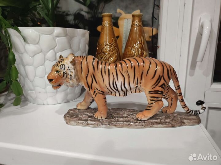 Статуэтка тигр фарфор