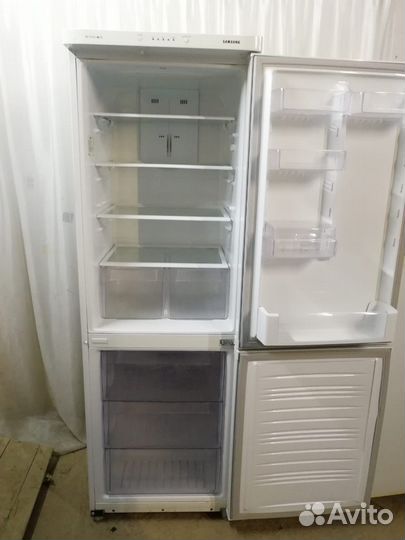 Холодильник Samsung