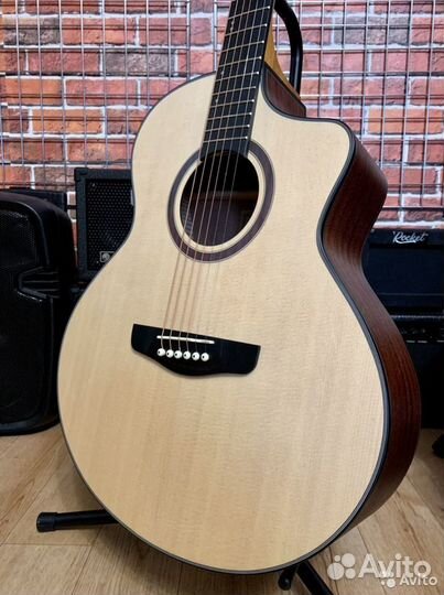 Акустическая гитара + аксессуар