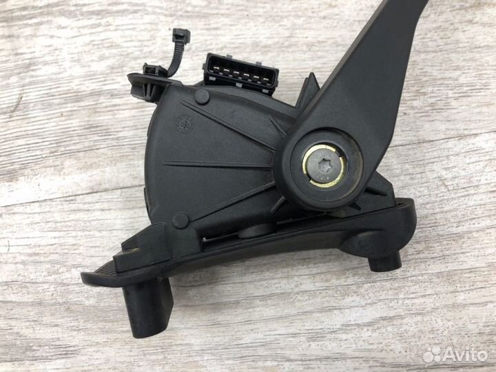 Педаль газа Volvo V70 универсал D5252T 2000