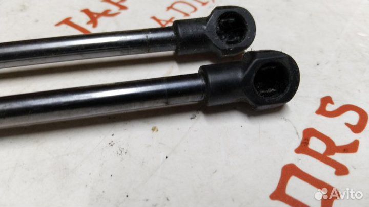 Амортизатор капота Land Rover Discovery 3 406PN