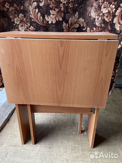 Продам стол