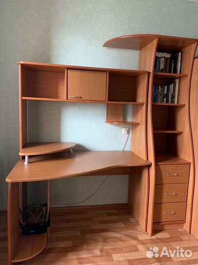 Компьютерный стол + стеллаж