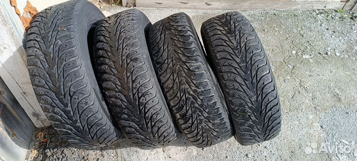 Yokohama IceGuard Stud IG65 215/65 R16